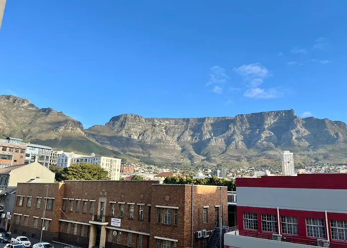 Homey Apartment With Table Mountain Views