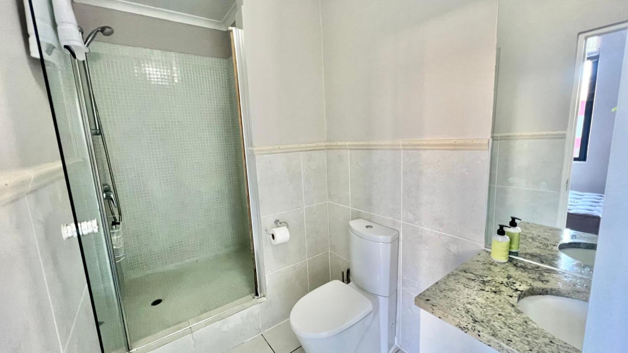 Homey With Table Mountain Views *
