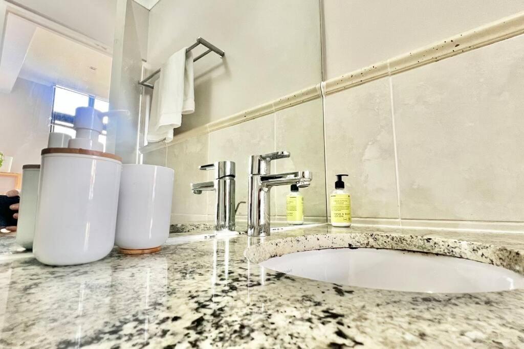 Homey With Table Mountain Views Apartment *
