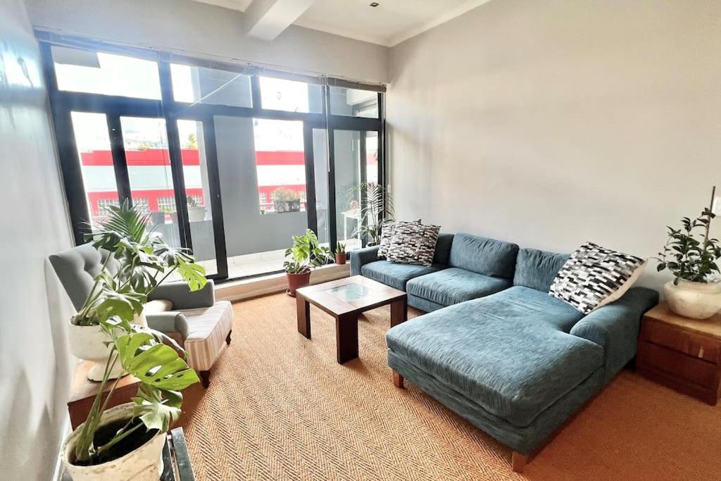 Homey With Table Mountain Views * Kapstadt